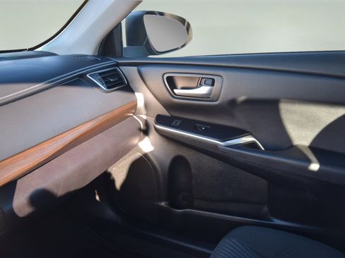 Used 2017 Toyota Camry LE image 13