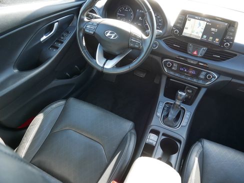 Used 2018 Hyundai Elantra GT w/ Tech Package 03 FWD image 9