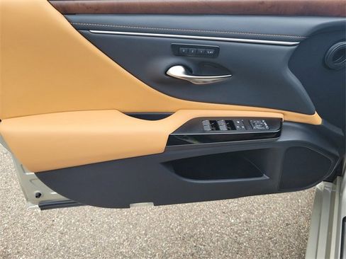 New 2025 Lexus ES 350 w/ Premium Package image 19