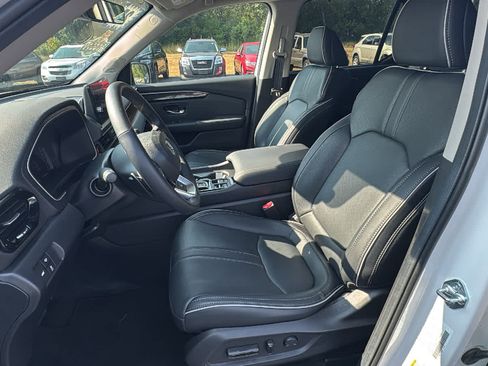 Used 2025 Honda Pilot Elite image 8