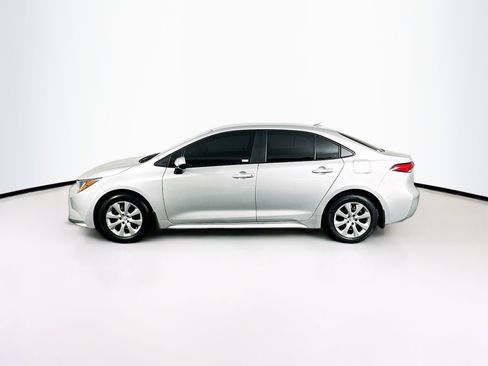 Used 2025 Toyota Corolla LE image 4