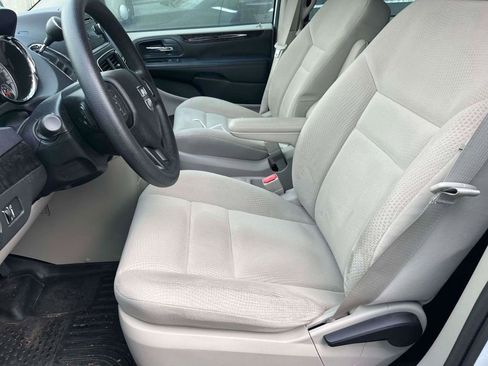 Used 2016 Dodge Grand Caravan American Value Package image 8