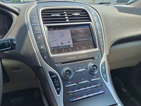 Used 2019 Lincoln Nautilus Reserve FWD image 15