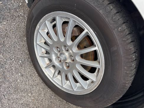 Used 2005 Chrysler Sebring Touring FWD image 16