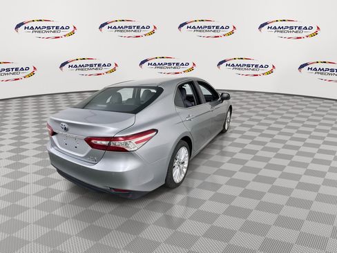 Used 2018 Toyota Camry XLE w/ Four Season Floor Mat Package image 8