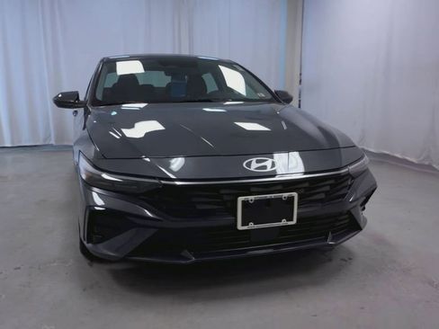 Used 2025 Hyundai Elantra SEL image 3