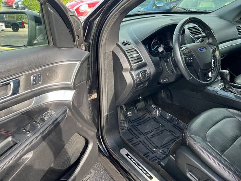 Used 2017 Ford Explorer Sport w/ Equipment Group 401A AWD/4WD image 18