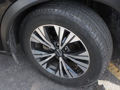 Used 2023 Nissan Rogue SV image 18