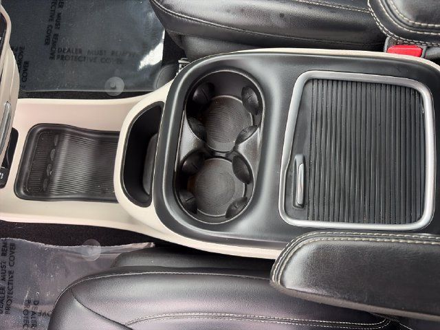 Used 2024 Chrysler Pacifica Touring-L FWD image 34