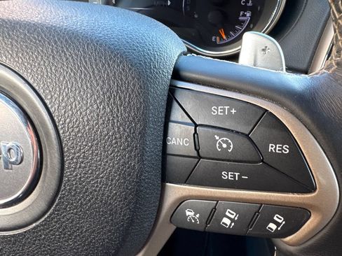 Used 2014 Jeep Grand Cherokee Overland w/ Advanced Technology Group AWD/4WD image 26