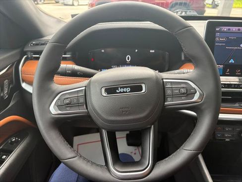 Certified 2025 Jeep Compass Limited w/ Elite Group AWD/4WD image 17