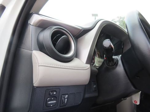 Used 2016 Toyota RAV4 XLE FWD image 32