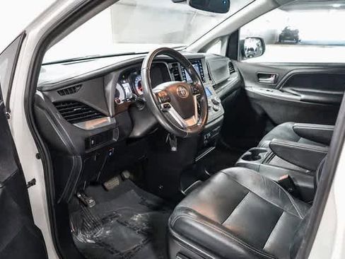Certified 2020 Toyota Sienna SE image 18