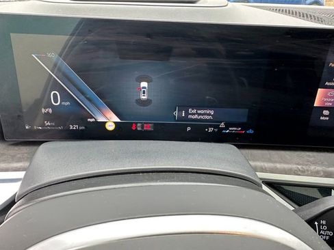 Used 2023 BMW X7 xDrive40i w/ M Sport Package image 33