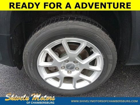 Used 2019 Jeep Renegade Latitude image 2