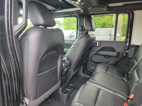 Used 2020 Jeep Wrangler Unlimited Sahara AWD/4WD image 14
