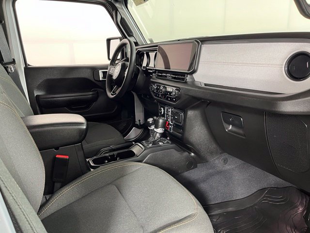 Used 2024 Jeep Wrangler Unlimited AWD/4WD image 45