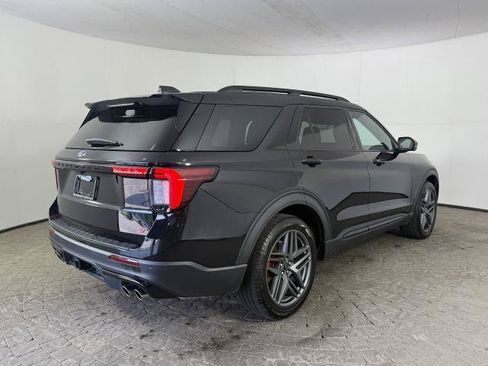 Certified 2025 Ford Explorer ST RWD image 9