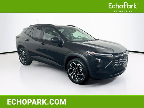 Used 2024 Chevrolet Trax RS FWD image 1
