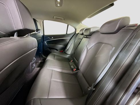 Used 2025 Genesis G70 2.5T image 25