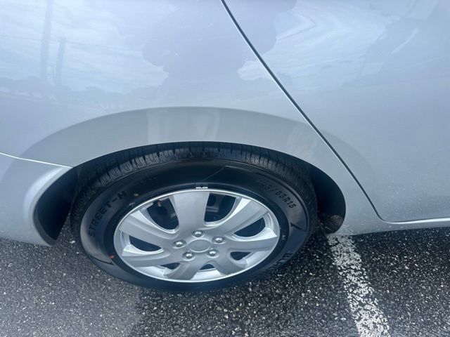 Used 2025 Nissan Versa S FWD image 17