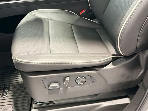 New 2026 Cadillac Escalade ESV Luxury w/ LPO, Floor Liner Package AWD/4WD image 19