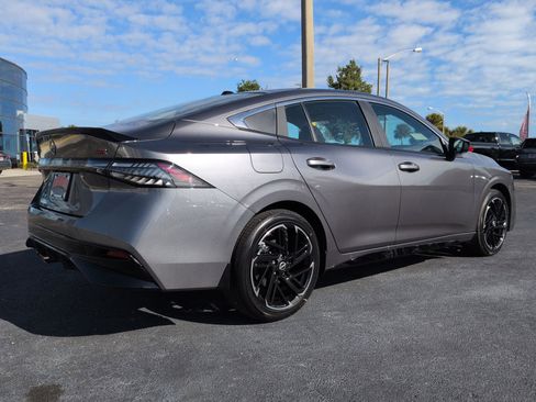 New 2026 Nissan Sentra SR w/ Floor Mat Package FWD image 4