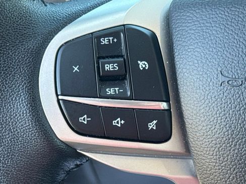 Used 2021 Ford Explorer XLT w/ Equipment Group 202A AWD/4WD image 36