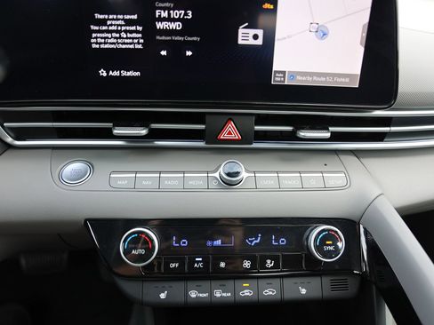 Certified 2025 Hyundai Elantra SEL FWD image 22