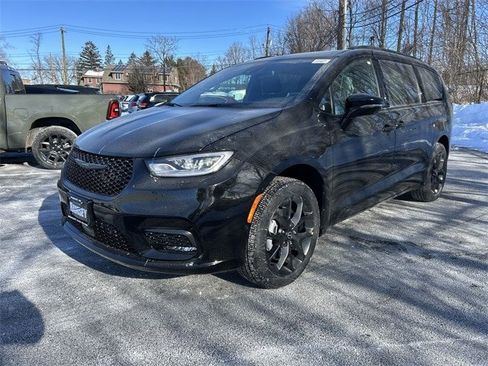 New 2026 Chrysler Pacifica Select image 4