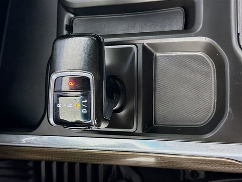 Used 2024 Chevrolet Silverado 1500 LT Trail Boss w/ LT Trail Boss Premium Package AWD/4WD image 17