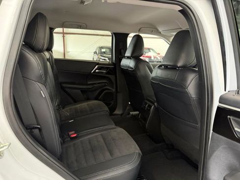 Used 2024 Mitsubishi Outlander SE FWD image 25