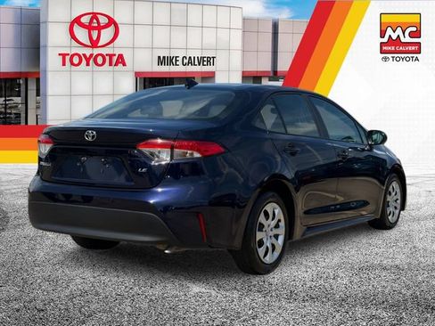 Used 2025 Toyota Corolla LE FWD image 5