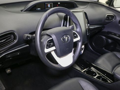 Used 2017 Toyota Prius Prime Premium image 22