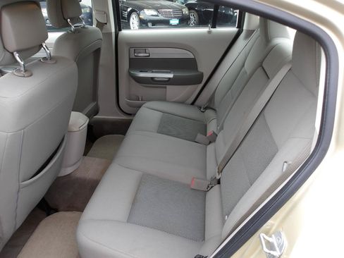 Used 2010 Chrysler Sebring Touring FWD image 11