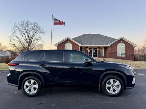 Used 2023 Toyota Highlander L image 8