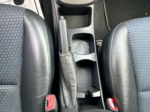 Used 2009 Pontiac Vibe GT image 11