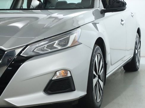 Used 2021 Nissan Altima 2.5 SV w/ SV Premium Package image 5