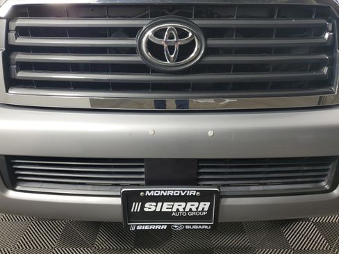 Used 2019 Toyota Sequoia SR5 AWD/4WD image 10