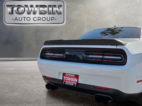 Used 2022 Dodge Challenger SXT RWD image 5