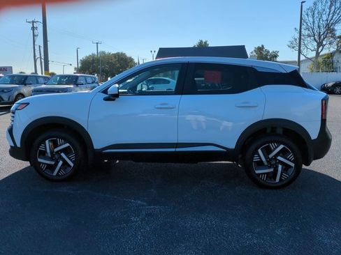 Used 2025 Nissan Kicks SV image 7