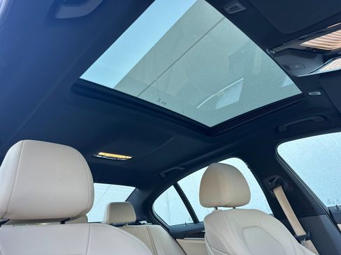 Used 2019 BMW 530i w/ Convenience Package image 20