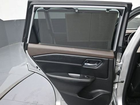 Used 2023 Nissan Rogue SL w/ SL Premium Package image 29