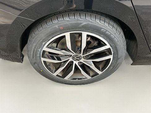 Used 2025 Volkswagen Jetta SE FWD image 11