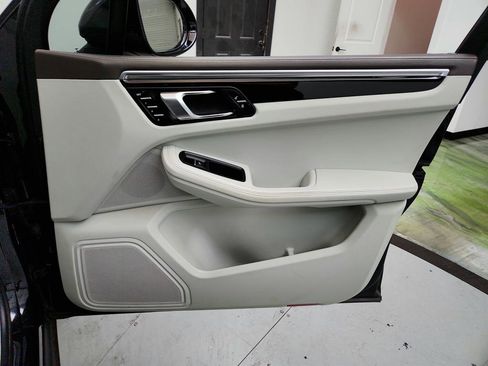 Used 2016 Porsche Macan S image 27