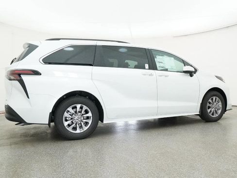 New 2026 Toyota Sienna XLE FWD image 29