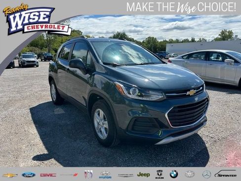 Used 2022 Chevrolet Trax LT w/ LT Convenience Package AWD/4WD image 1