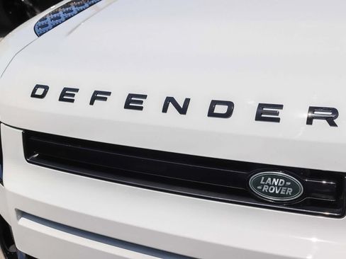 Used 2025 Land Rover Defender 130 X-Dynamic SE AWD/4WD image 11