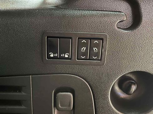 Used 2017 GMC Yukon XL SLT w/ HD Trailering Package AWD/4WD image 30