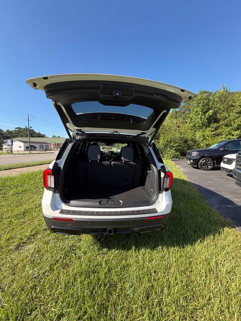New 2026 Ford Explorer ST-Line w/ ST-Line Street Pack RWD image 5